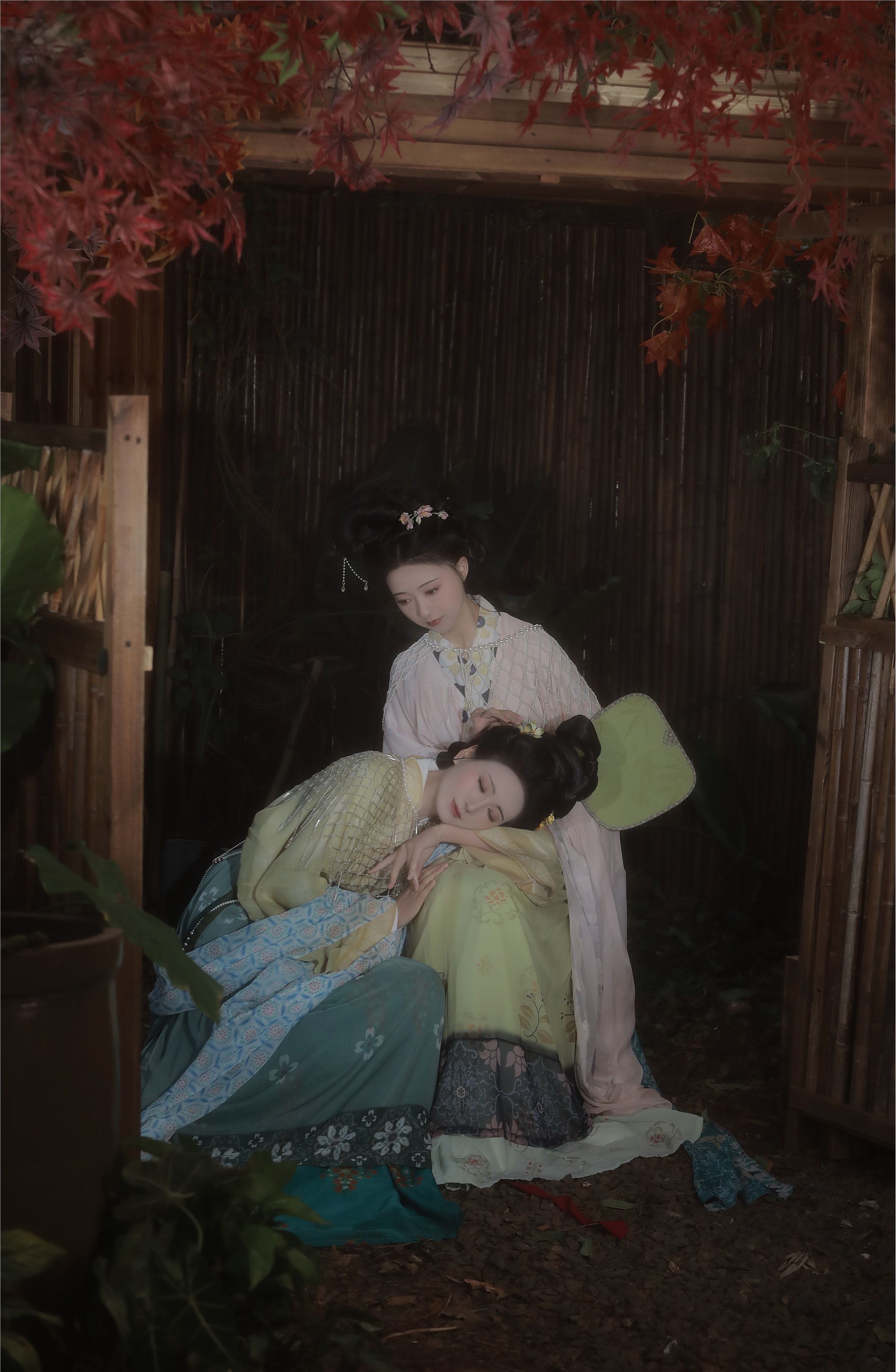 YITUYU艺图语 2025.02.06 眉目自成诗三百，鬓如春风裁 一固美撇捺